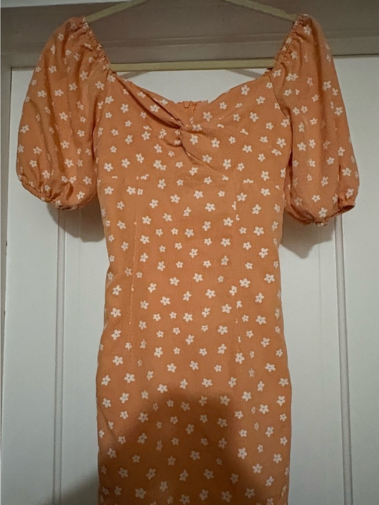 Goodnight Macaroon Dresses & Skirts - Goodnight Macaroon Peach Floral Puff-Sleeve Mini Dress Size Small